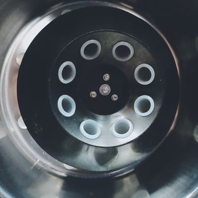 Rotor hermético del ángulo del laboratorio médico de la seguridad biológica de poco ruido de la centrifugadora